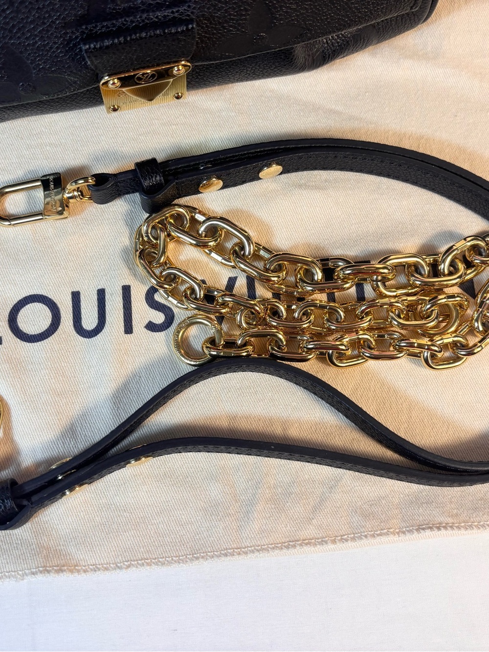 Louis Vuitton New Model Favorite Noir - Picture 13 of 16